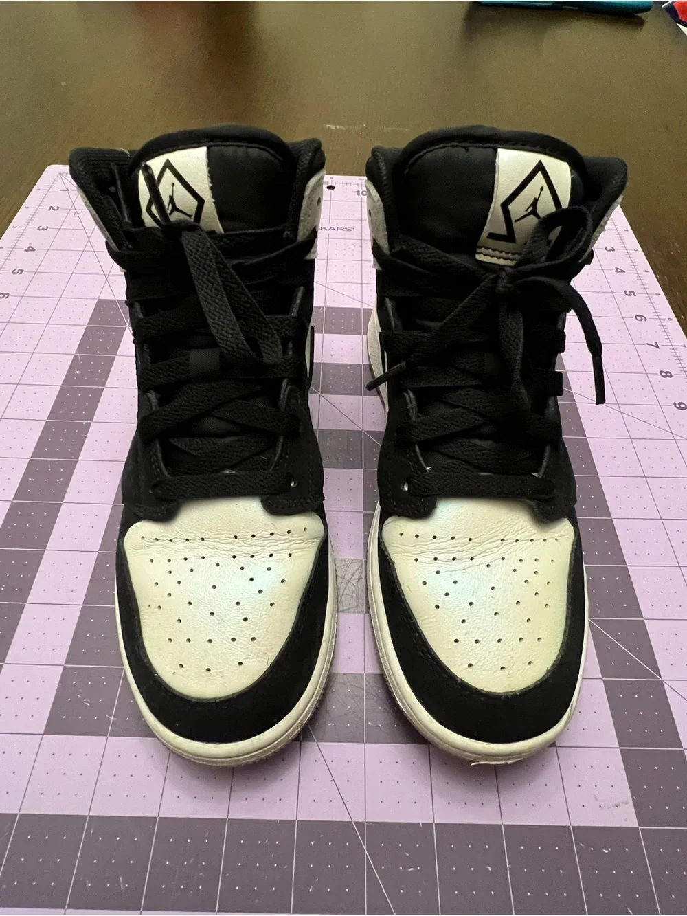 Nike 6.5Y Air Jordan 1 Mid GS White Shadow Black White Sneakers DN4321-100